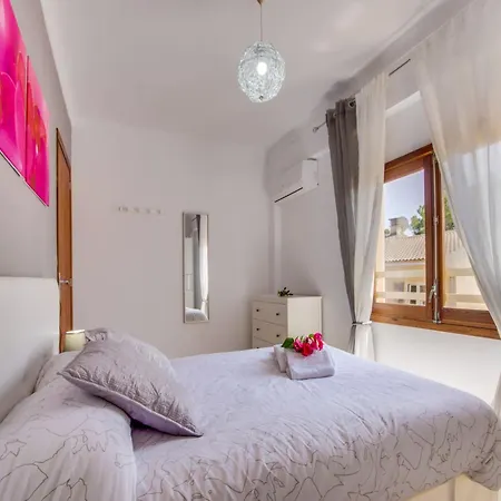 For 9 Guests In *